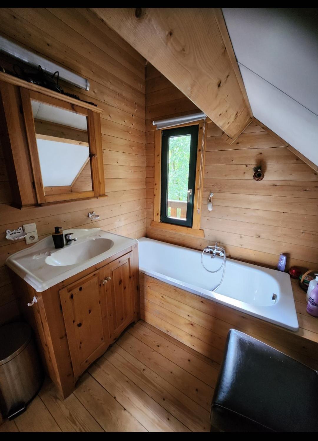 Le Chalet Du Cerf - Chambre D'Hote Somme-Leuze Exterior photo